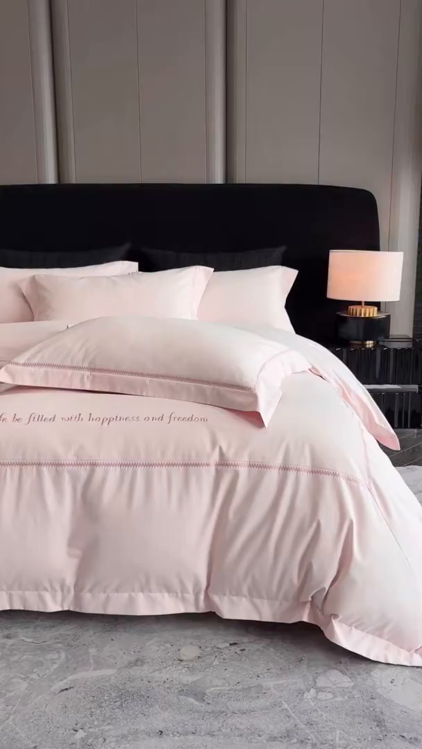 91家纺网 家纺一手货源 找家纺 鼎飞家纺 2025新款秋冬全棉加厚磨毛刺绣四件套-柏林 柏林-柔粉