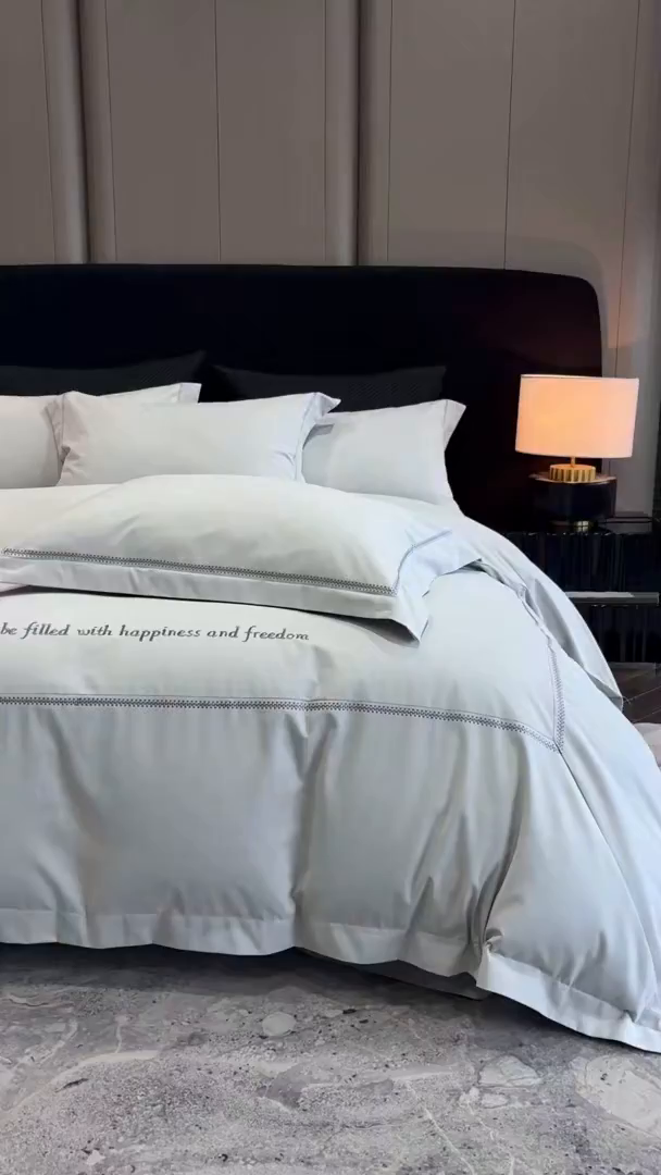 91家纺网 家纺一手货源 找家纺 鼎飞家纺 2025新款秋冬全棉加厚磨毛刺绣四件套-柏林 柏林-浅灰