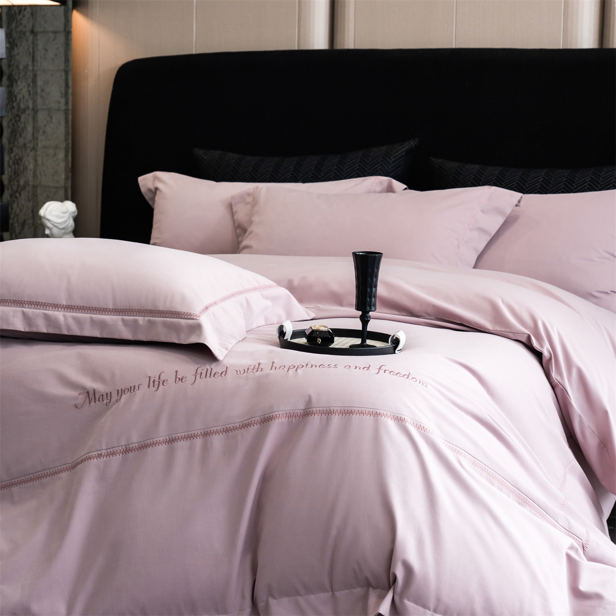 91家纺网 家纺一手货源 找家纺 鼎飞家纺 2025新款秋冬全棉加厚磨毛刺绣四件套-柏林 柏林-幻紫