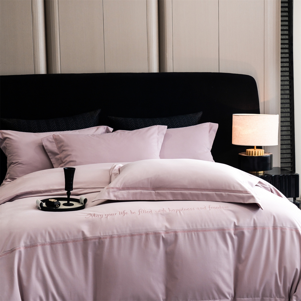 91家纺网 家纺一手货源 找家纺 鼎飞家纺 2025新款秋冬全棉加厚磨毛刺绣四件套-柏林 柏林-幻紫