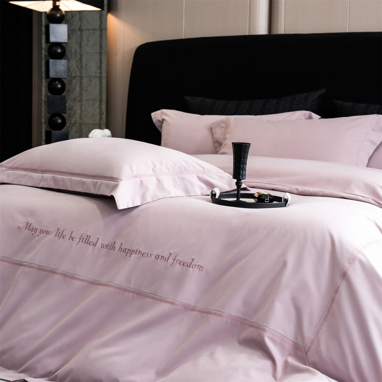 91家纺网 家纺一手货源 找家纺 鼎飞家纺 2025新款秋冬全棉加厚磨毛刺绣四件套-柏林 柏林-幻紫