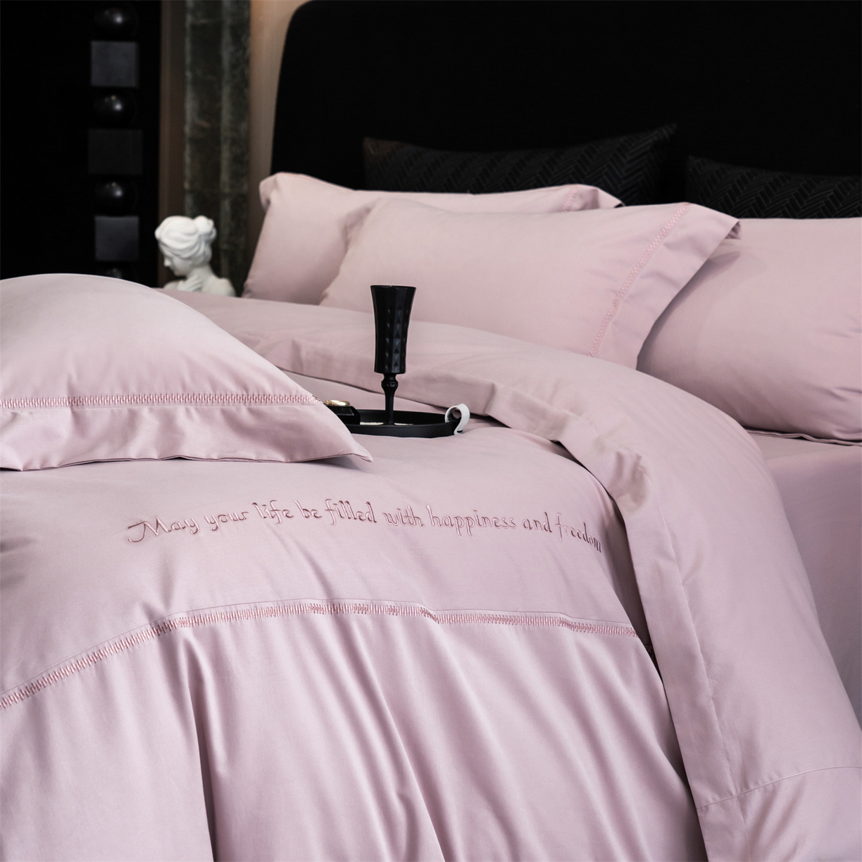 91家纺网 家纺一手货源 找家纺 鼎飞家纺 2025新款秋冬全棉加厚磨毛刺绣四件套-柏林 柏林-幻紫