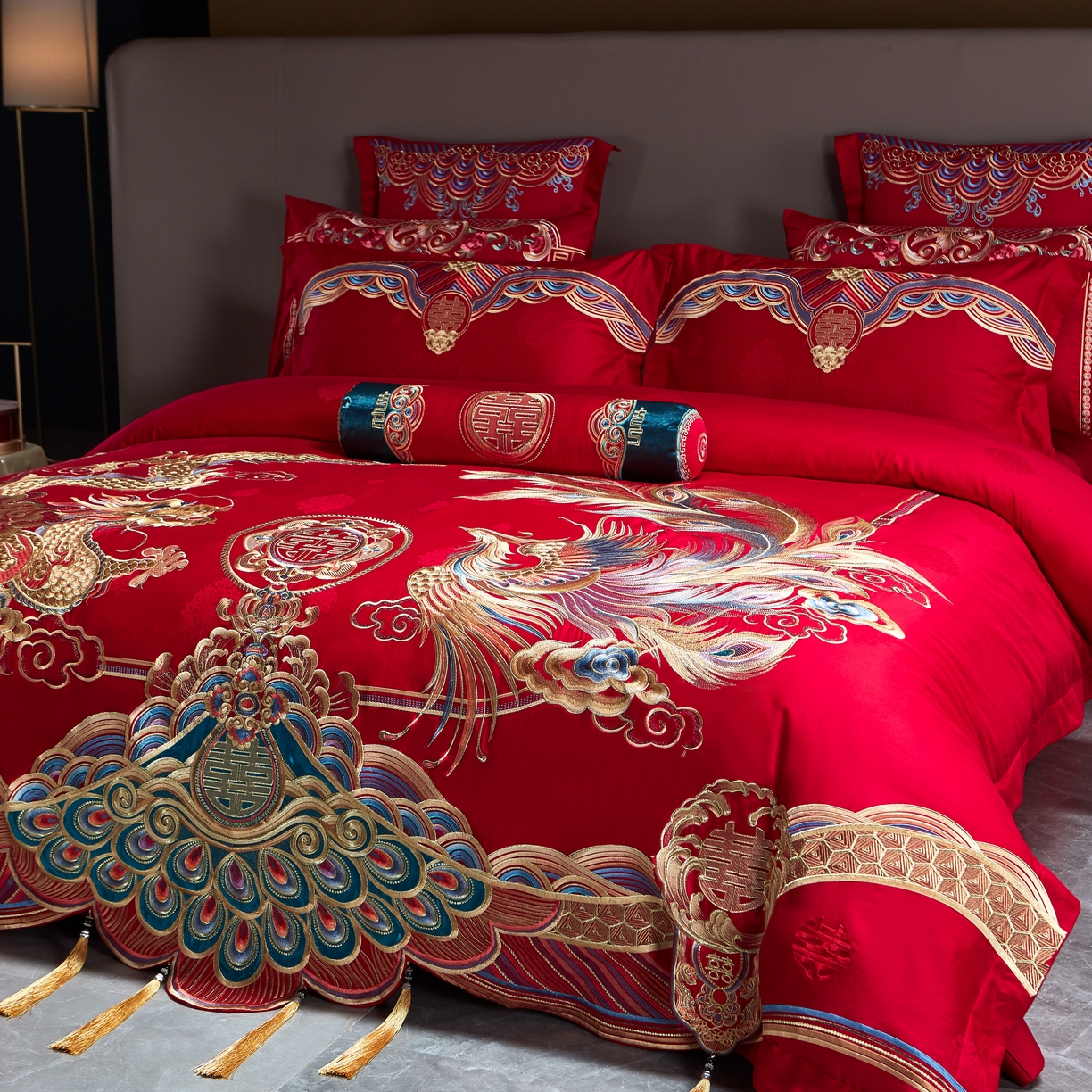 91家纺网 家纺一手货源 找家纺 布乐意 2025新款全棉长绒棉贡缎提花全工艺喷气重工新中式绣花大红婚庆四件套多件套直播龙颜凤彩（140s）