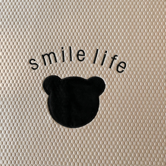 91家纺网 家纺一手货源 找家纺 小叮当家纺仓储工厂店 2025新款冰豆豆贴布绣八宝熊系列绑带床席款（场景一） 绑带款-八宝熊-咖