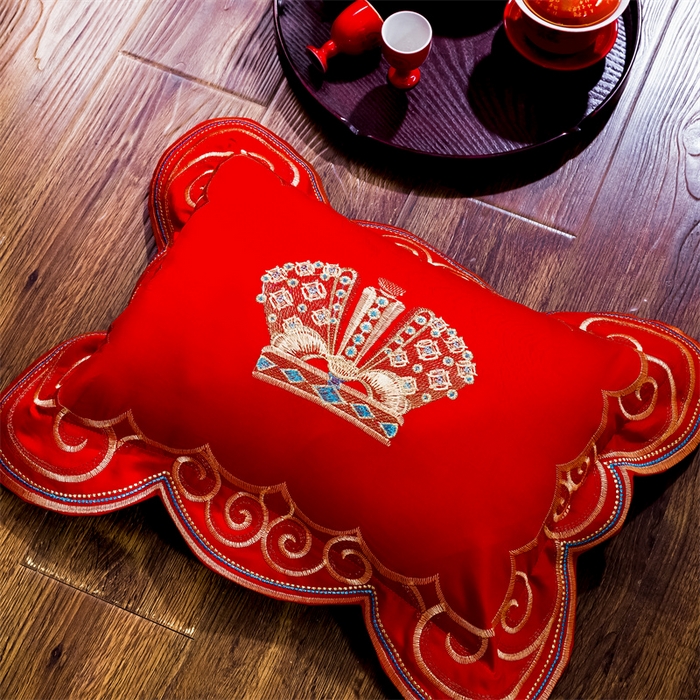 91家纺网 家纺一手货源 找家纺 布乐意 2025新款全棉长绒棉贡缎提花全工艺喷气重工新中式绣花大红婚庆四件套多件套直播佳偶天成