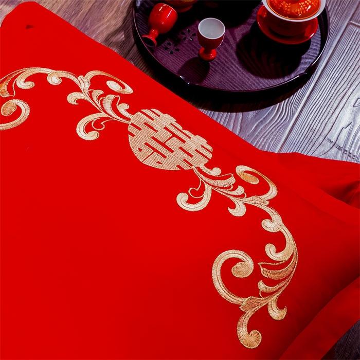 91家纺网 家纺一手货源 找家纺 布乐意 2025新款全棉长绒棉贡缎提花全工艺喷气重工新中式绣花大红婚庆四件套多件套直播佳偶天成