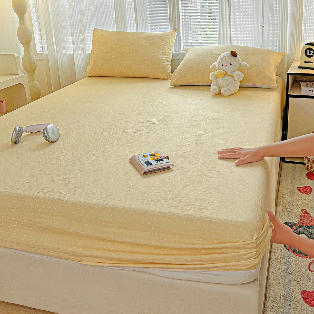 91家纺网 家纺一手货源 找家纺 格真 2025秋冬新款110克高克重提花加厚皱皱纱双层纱印花单床笠 波点-奶油黄