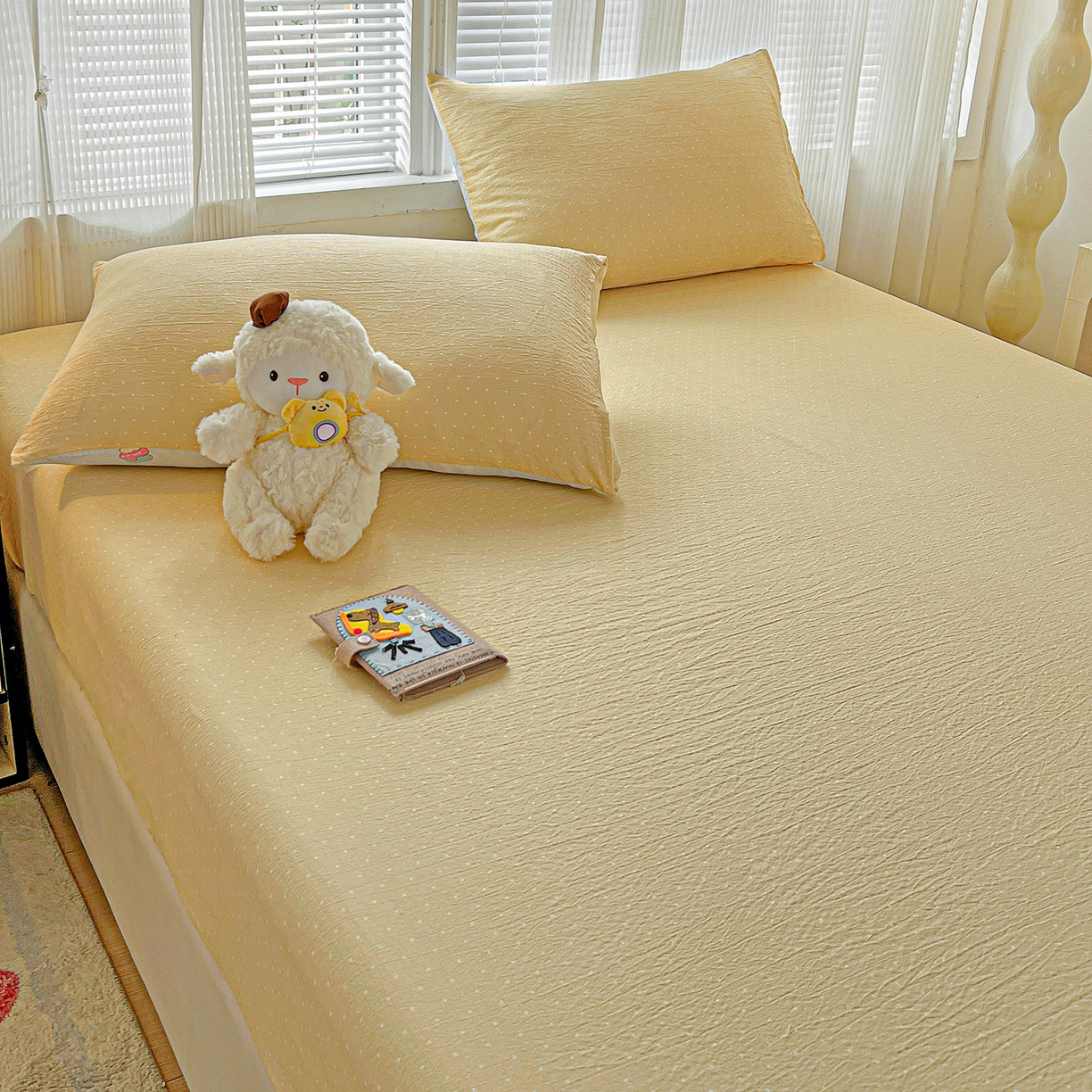 91家纺网 家纺一手货源 找家纺 格真 2025秋冬新款110克高克重提花加厚皱皱纱双层纱印花单床笠 波点-奶油黄