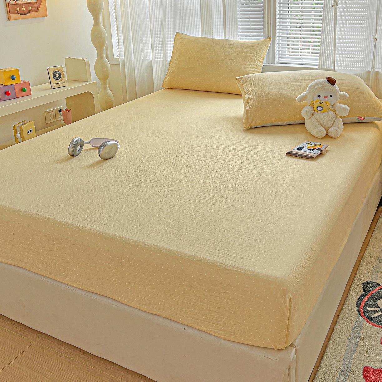 91家纺网 家纺一手货源 找家纺 格真 2025秋冬新款110克高克重提花加厚皱皱纱双层纱印花单床笠 波点-奶油黄