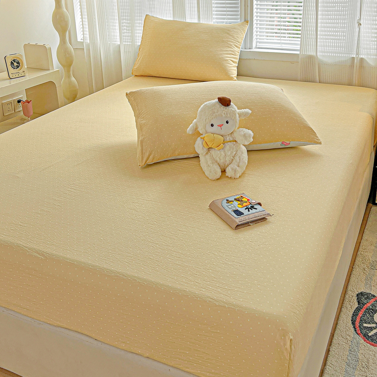 91家纺网 家纺一手货源 找家纺 格真 2025秋冬新款110克高克重提花加厚皱皱纱双层纱印花单床笠 波点-奶油黄