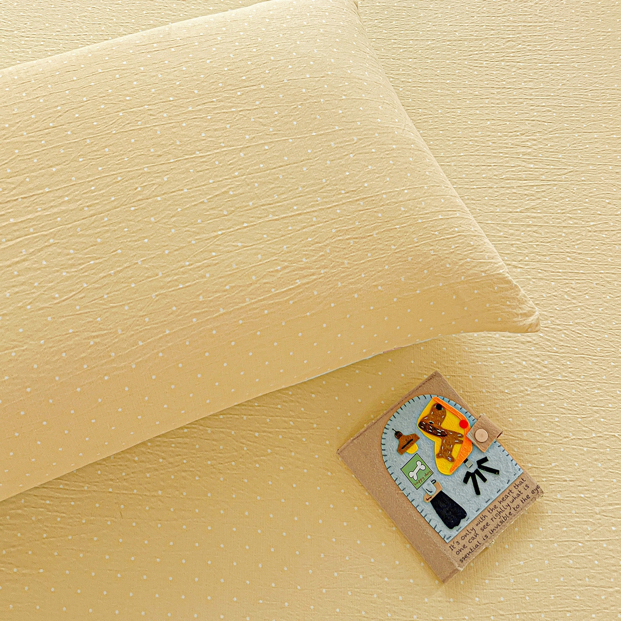 91家纺网 家纺一手货源 找家纺 格真 2025秋冬新款110克高克重提花加厚皱皱纱双层纱印花单床笠 波点-奶油黄