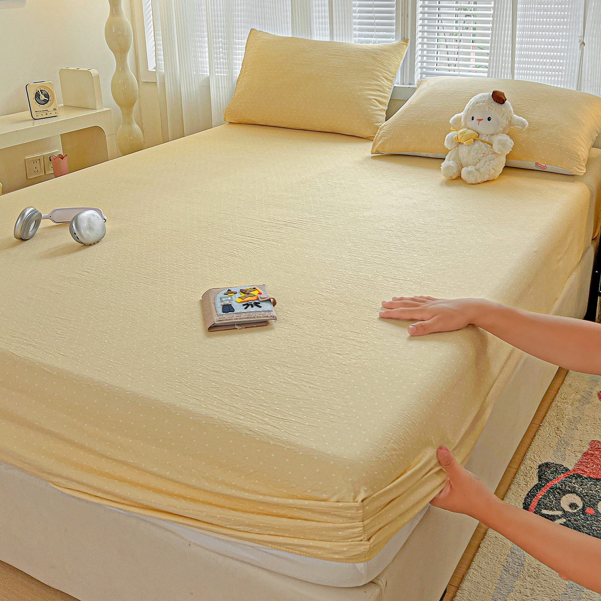 91家纺网 家纺一手货源 找家纺 格真 2025秋冬新款110克高克重提花加厚皱皱纱双层纱印花单床笠 波点-奶油黄