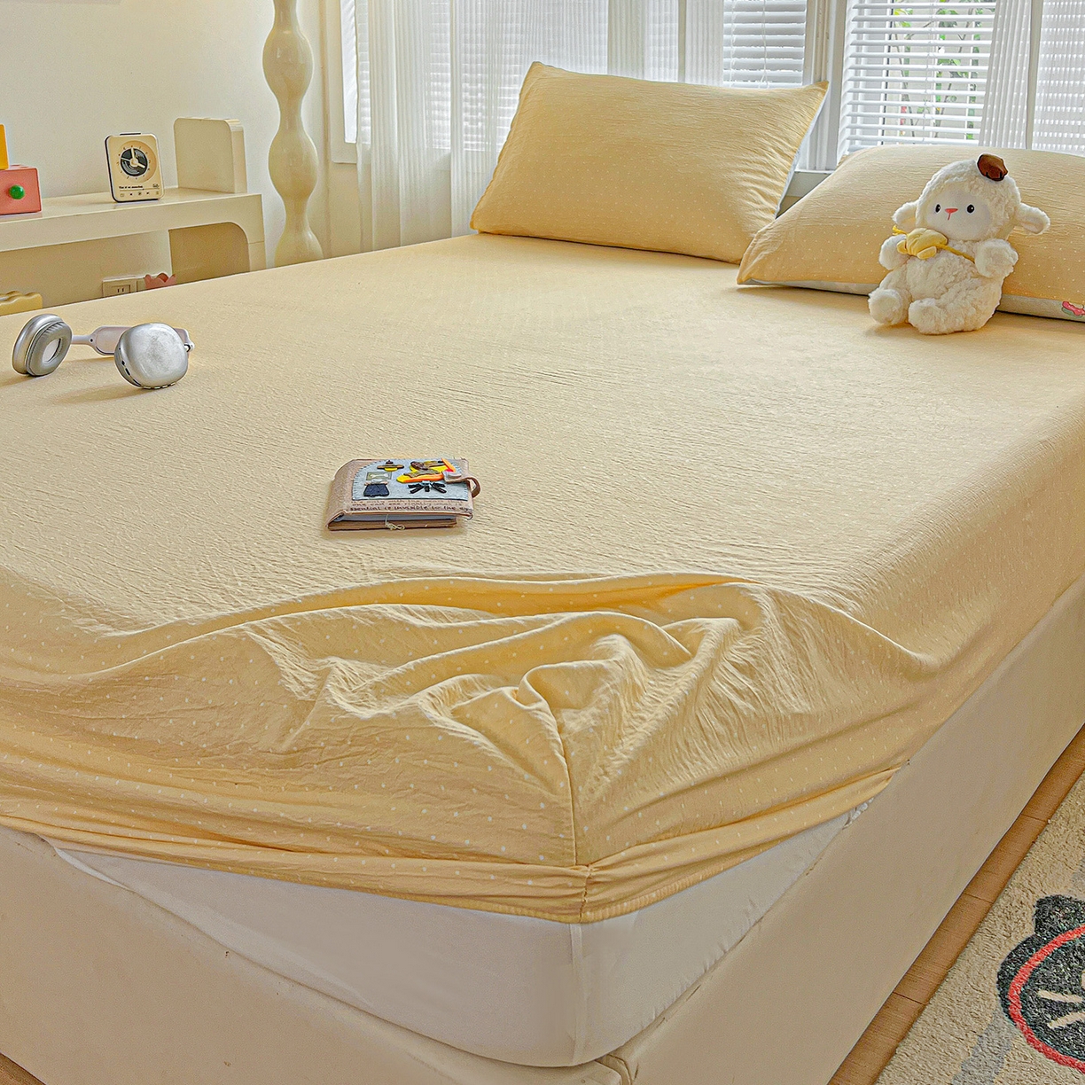 91家纺网 家纺一手货源 找家纺 格真 2025秋冬新款110克高克重提花加厚皱皱纱双层纱印花单床笠 波点-奶油黄