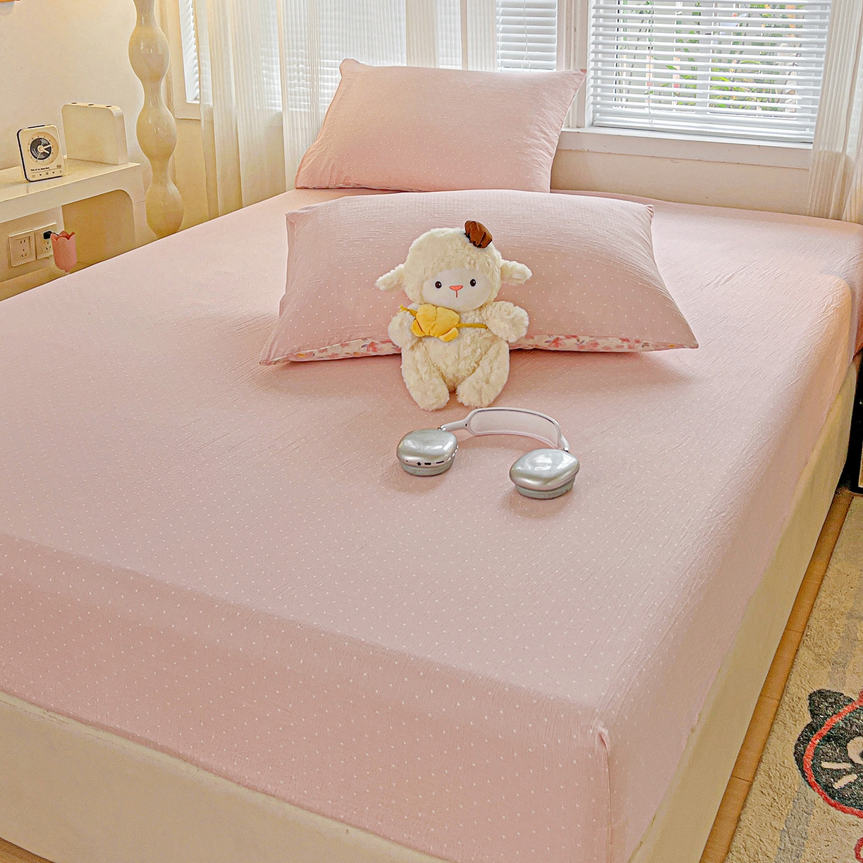 91家纺网 家纺一手货源 找家纺 格真 2025秋冬新款110克高克重提花加厚皱皱纱双层纱印花单床笠 波点-蔷薇粉