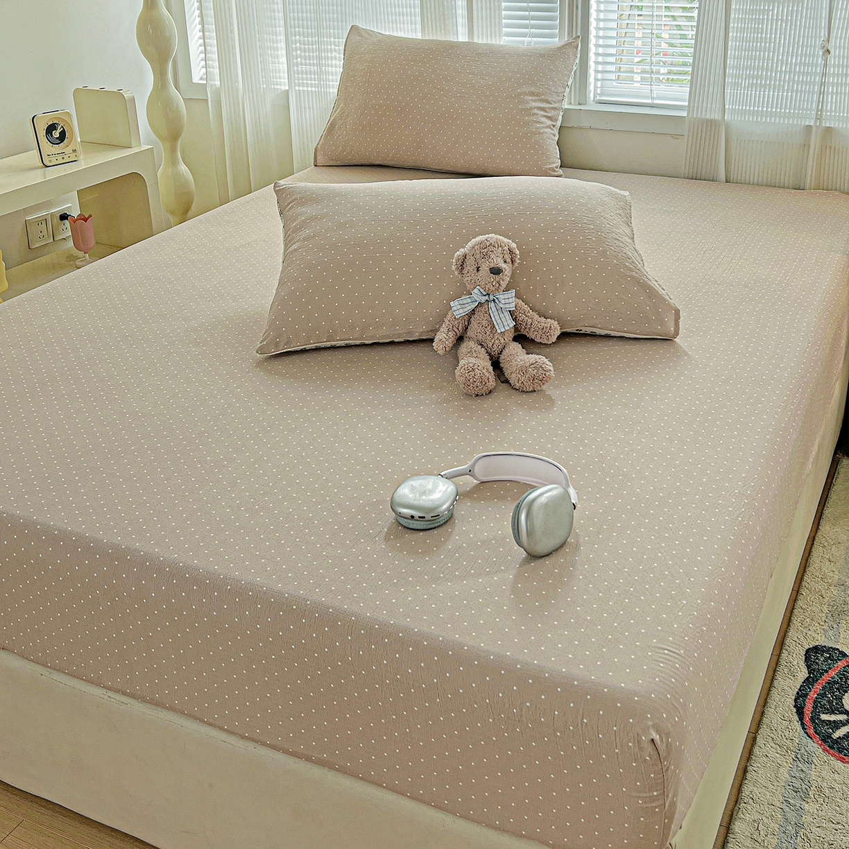 91家纺网 家纺一手货源 找家纺 格真 2025秋冬新款110克高克重提花加厚皱皱纱双层纱印花单床笠 波点-巧克力棕