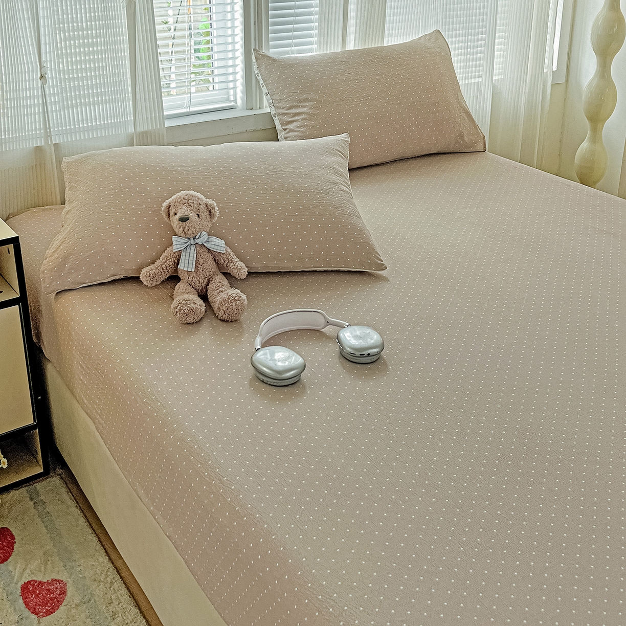 91家纺网 家纺一手货源 找家纺 格真 2025秋冬新款110克高克重提花加厚皱皱纱双层纱印花单床笠 波点-巧克力棕