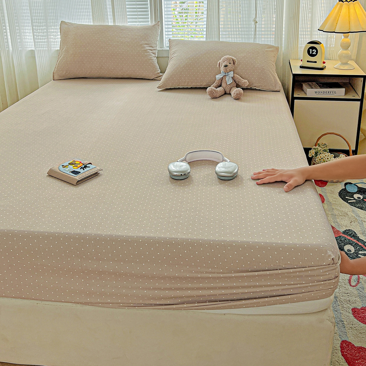 91家纺网 家纺一手货源 找家纺 格真 2025秋冬新款110克高克重提花加厚皱皱纱双层纱印花单床笠 波点-巧克力棕