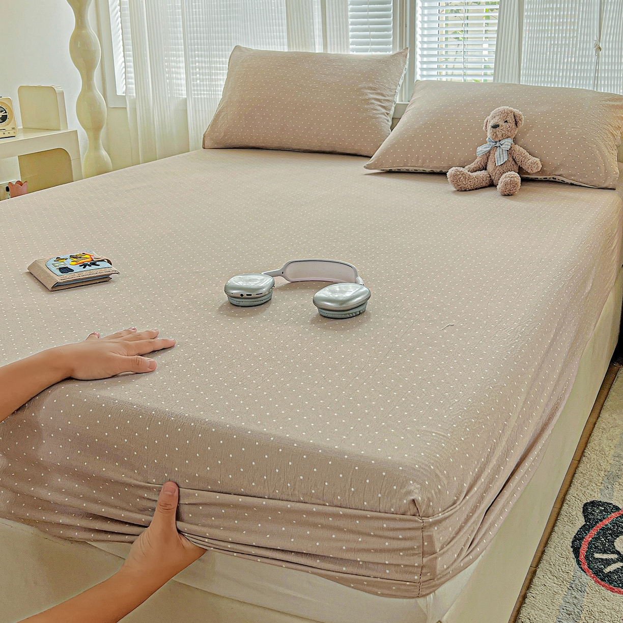 91家纺网 家纺一手货源 找家纺 格真 2025秋冬新款110克高克重提花加厚皱皱纱双层纱印花单床笠 波点-巧克力棕