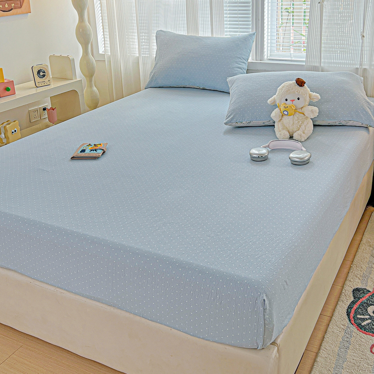 91家纺网 家纺一手货源 找家纺 格真 2025秋冬新款110克高克重提花加厚皱皱纱双层纱印花单床笠 波点-柔雾蓝