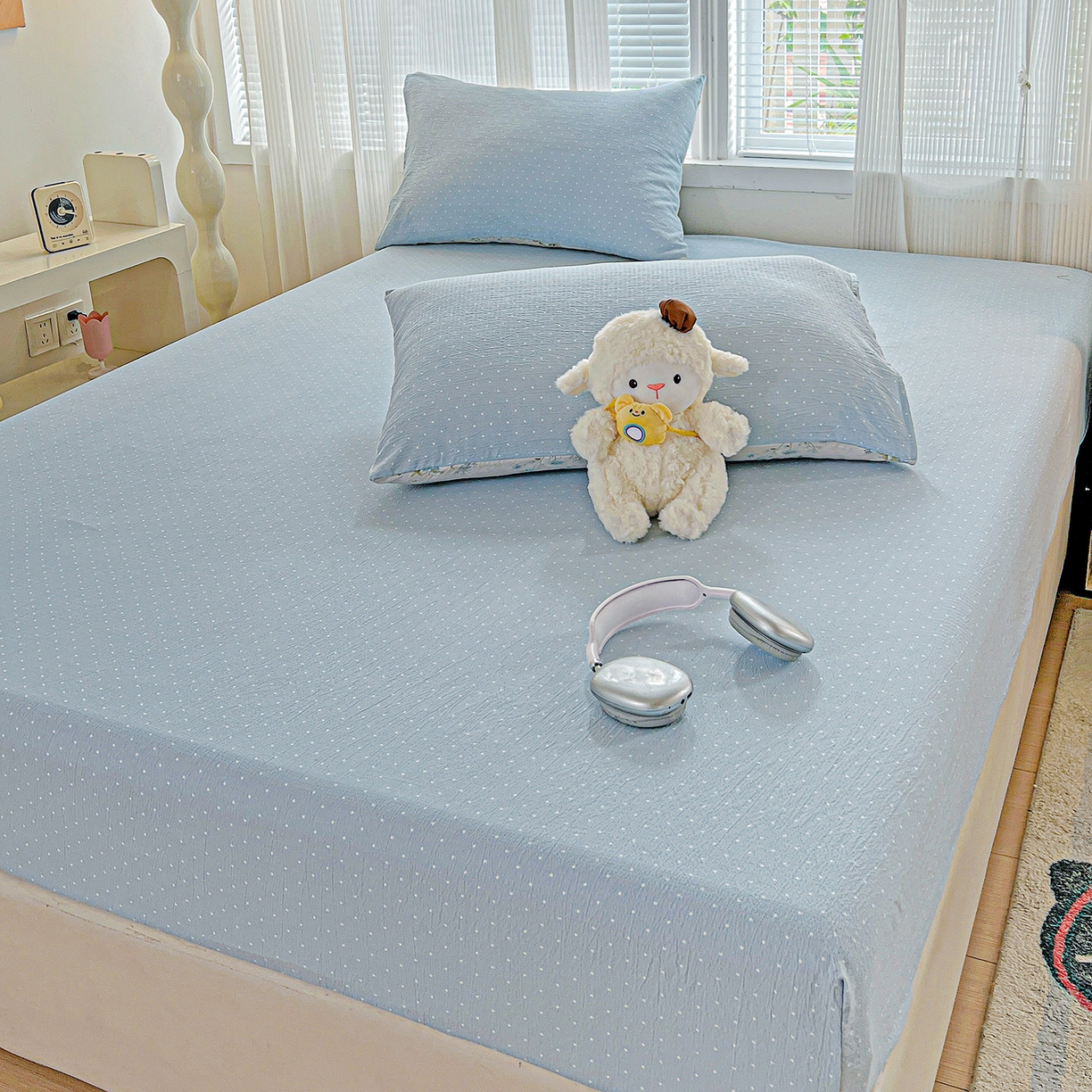 91家纺网 家纺一手货源 找家纺 格真 2025秋冬新款110克高克重提花加厚皱皱纱双层纱印花单床笠 波点-柔雾蓝