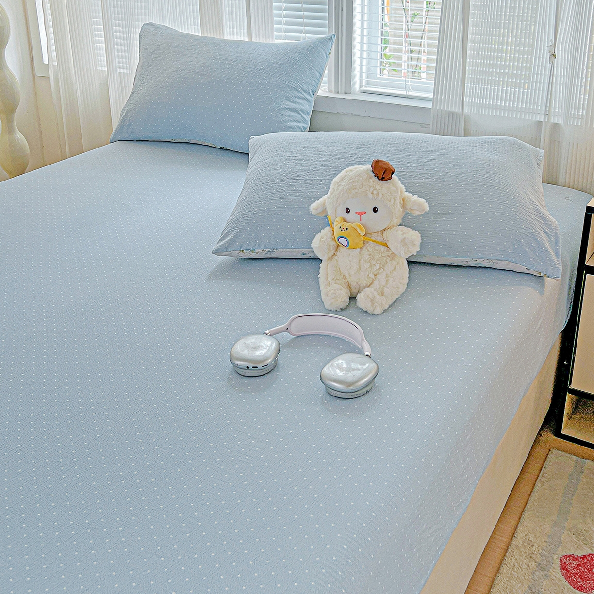 91家纺网 家纺一手货源 找家纺 格真 2025秋冬新款110克高克重提花加厚皱皱纱双层纱印花单床笠 波点-柔雾蓝