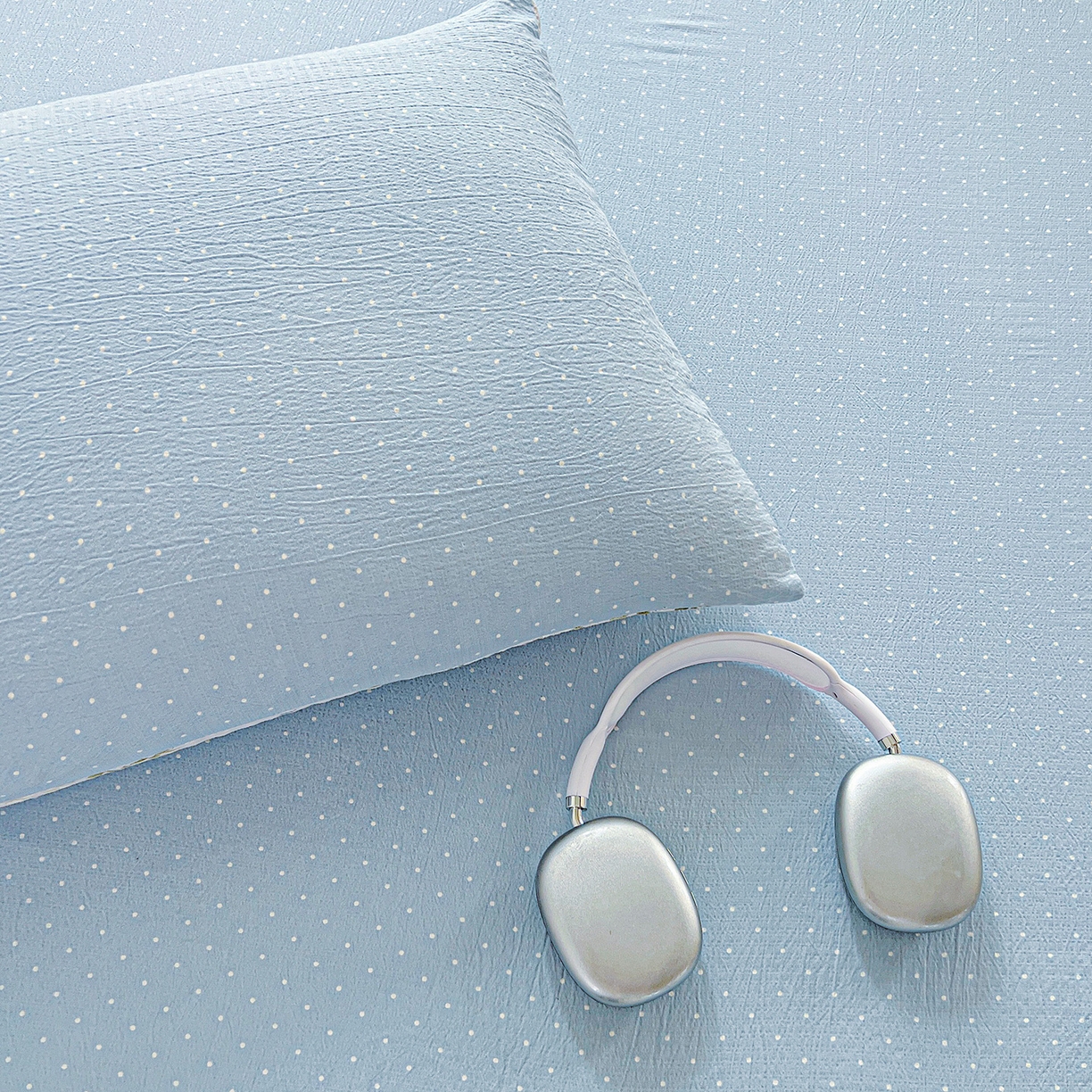 91家纺网 家纺一手货源 找家纺 格真 2025秋冬新款110克高克重提花加厚皱皱纱双层纱印花单床笠 波点-柔雾蓝