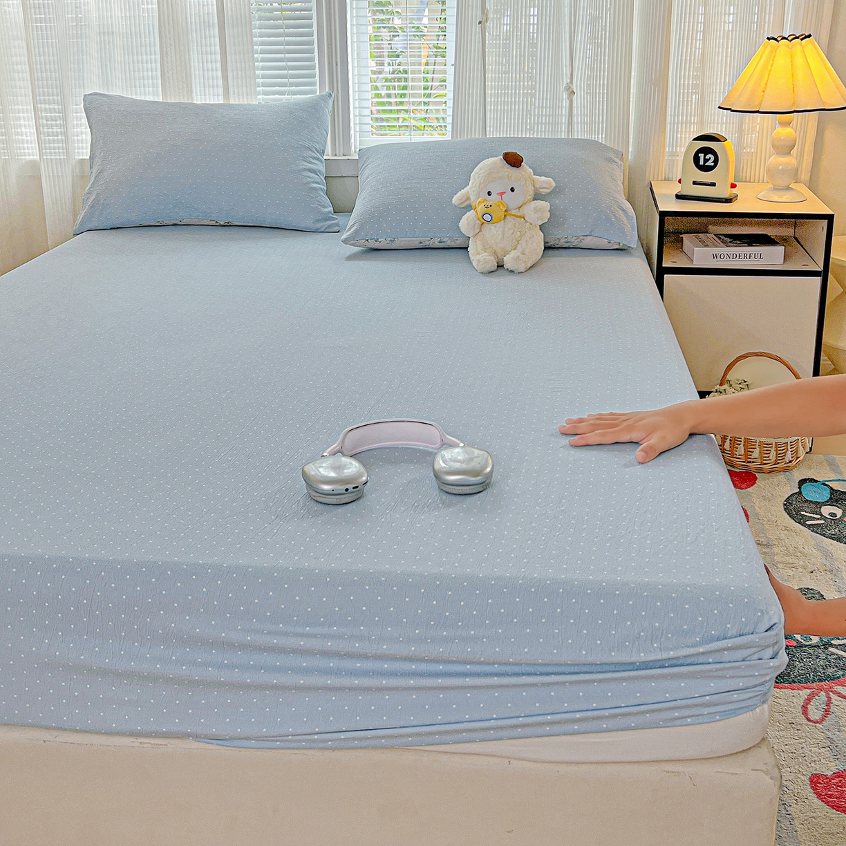 91家纺网 家纺一手货源 找家纺 格真 2025秋冬新款110克高克重提花加厚皱皱纱双层纱印花单床笠 波点-柔雾蓝