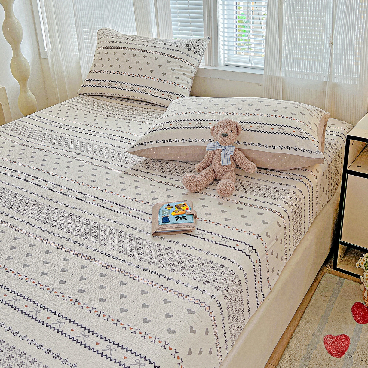 91家纺网 家纺一手货源 找家纺 格真 2025秋冬新款110克高克重提花加厚皱皱纱双层纱印花单床笠 波西米亚