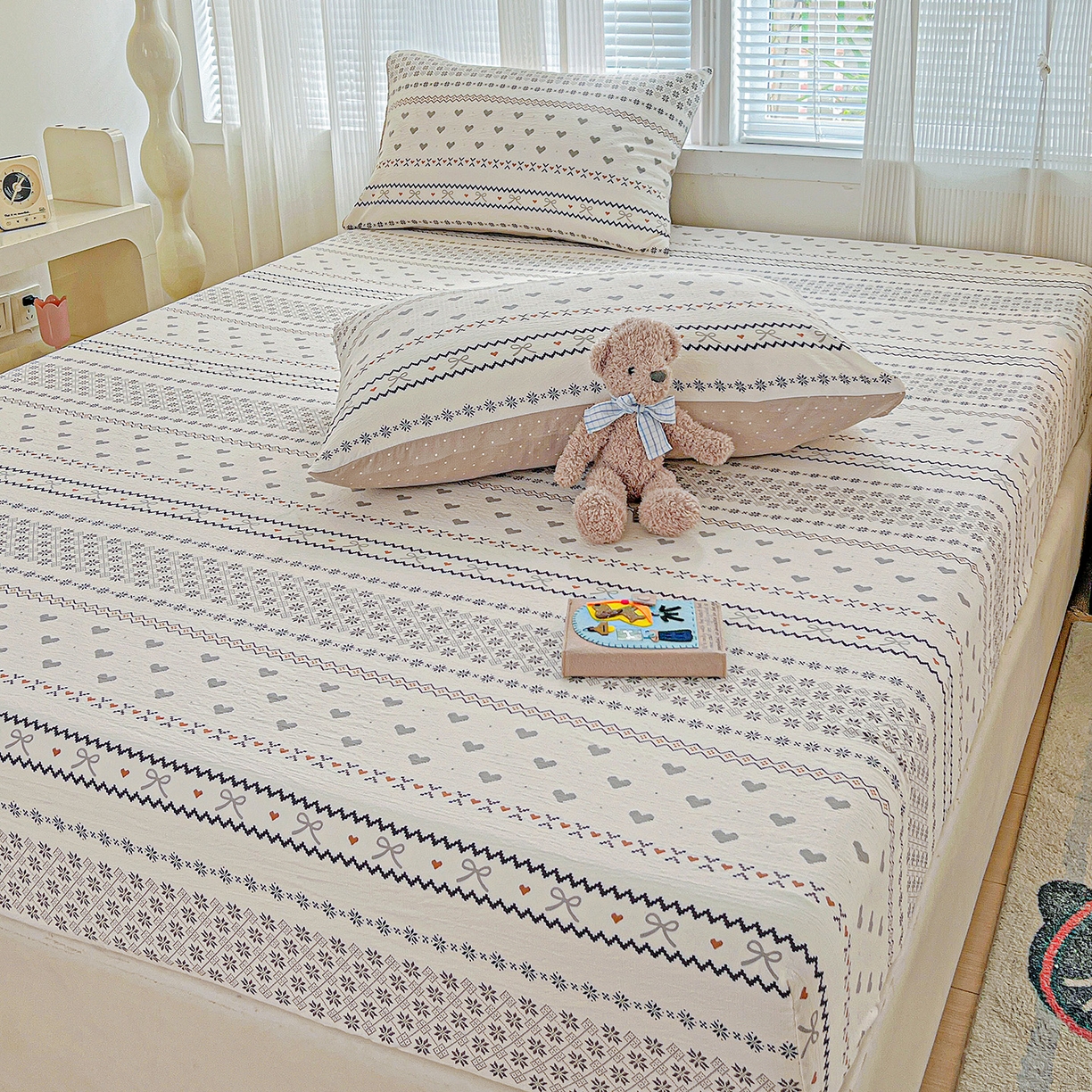 91家纺网 家纺一手货源 找家纺 格真 2025秋冬新款110克高克重提花加厚皱皱纱双层纱印花单床笠 波西米亚