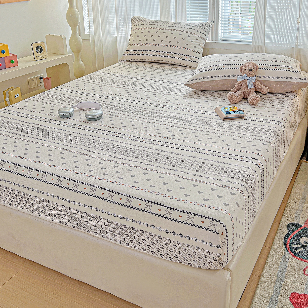 91家纺网 家纺一手货源 找家纺 格真 2025秋冬新款110克高克重提花加厚皱皱纱双层纱印花单床笠 波西米亚