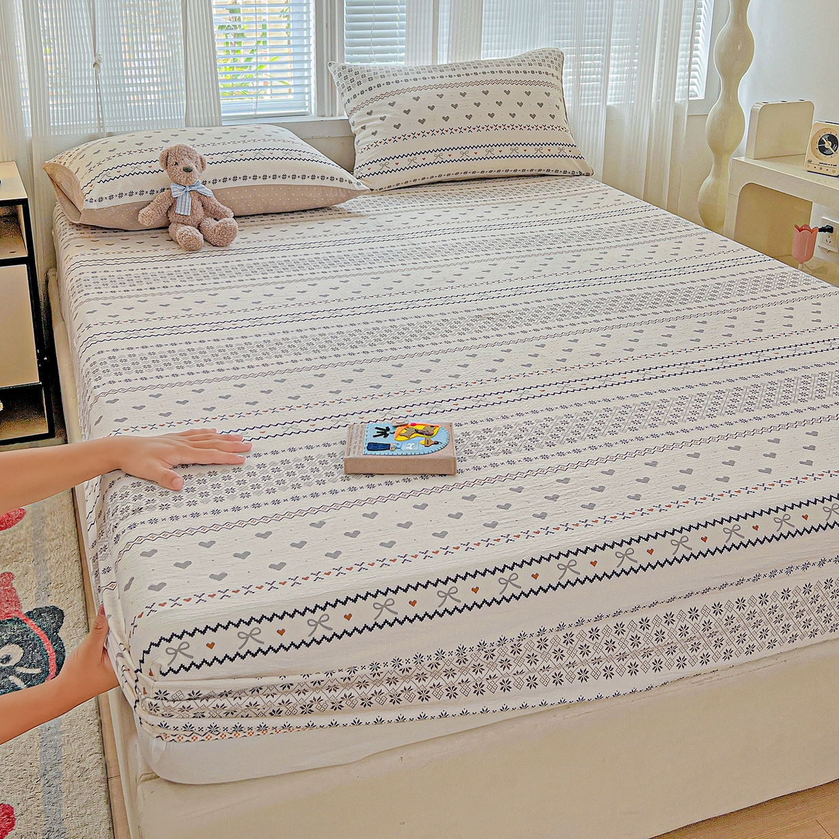 91家纺网 家纺一手货源 找家纺 格真 2025秋冬新款110克高克重提花加厚皱皱纱双层纱印花单床笠 波西米亚