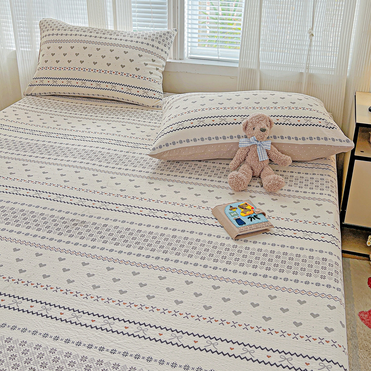 91家纺网 家纺一手货源 找家纺 格真 2025秋冬新款110克高克重提花加厚皱皱纱双层纱印花单床笠 波西米亚