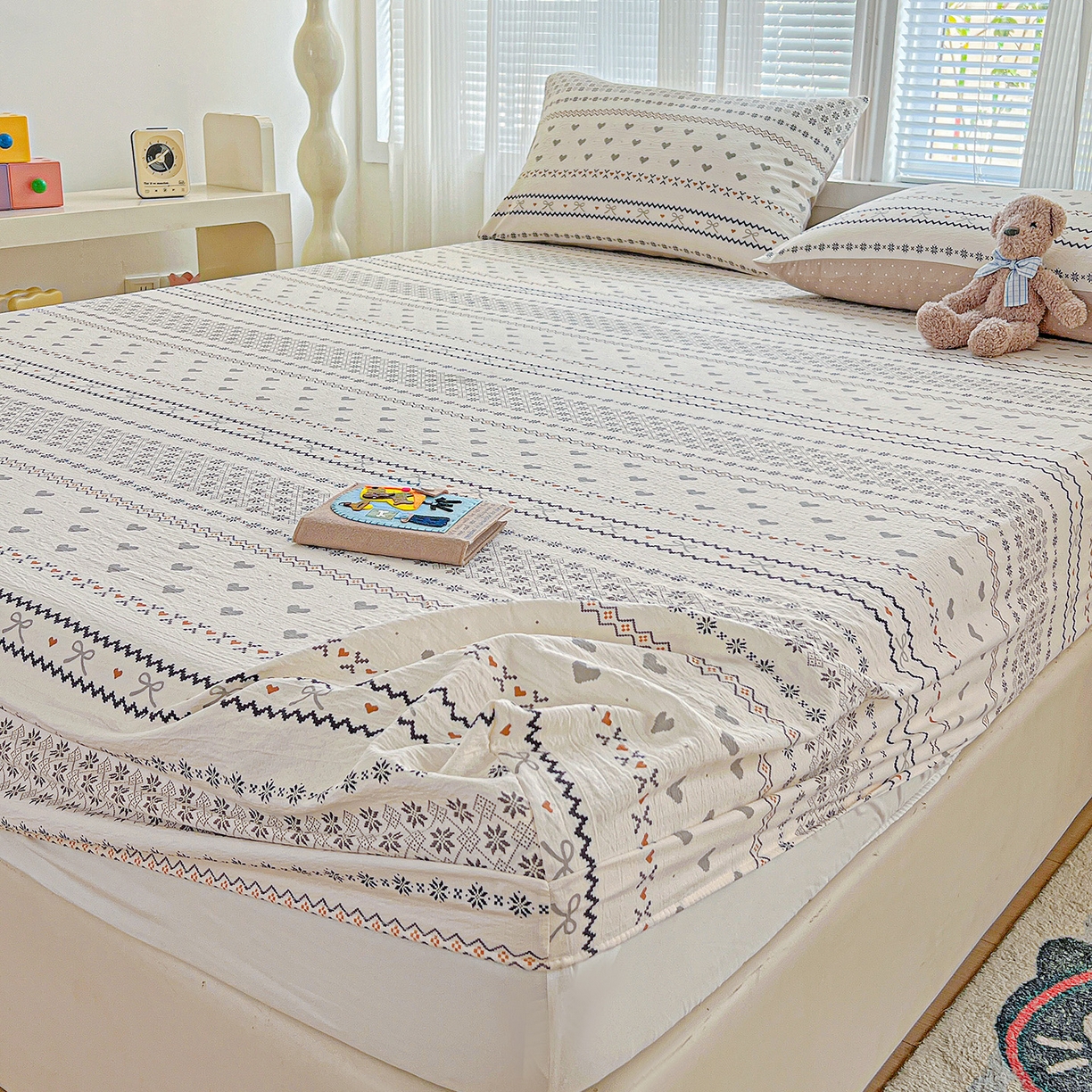 91家纺网 家纺一手货源 找家纺 格真 2025秋冬新款110克高克重提花加厚皱皱纱双层纱印花单床笠 波西米亚