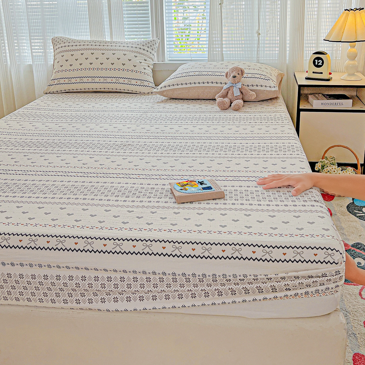 91家纺网 家纺一手货源 找家纺 格真 2025秋冬新款110克高克重提花加厚皱皱纱双层纱印花单床笠 波西米亚