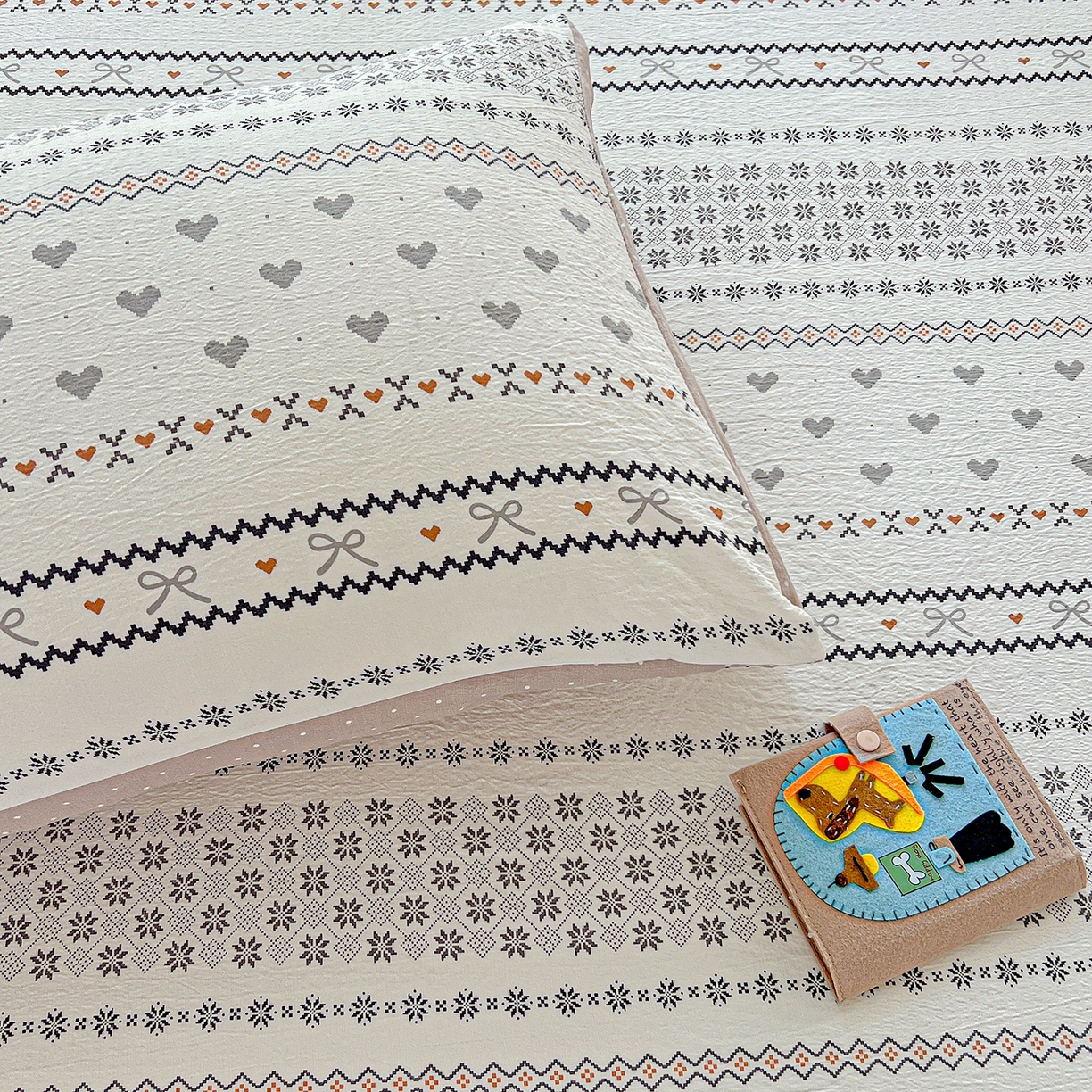 91家纺网 家纺一手货源 找家纺 格真 2025秋冬新款110克高克重提花加厚皱皱纱双层纱印花单床笠 波西米亚