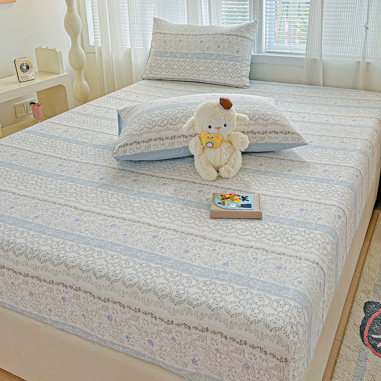 91家纺网 家纺一手货源 找家纺 格真 2025秋冬新款110克高克重提花加厚皱皱纱双层纱印花单床笠 蝴蝶印记