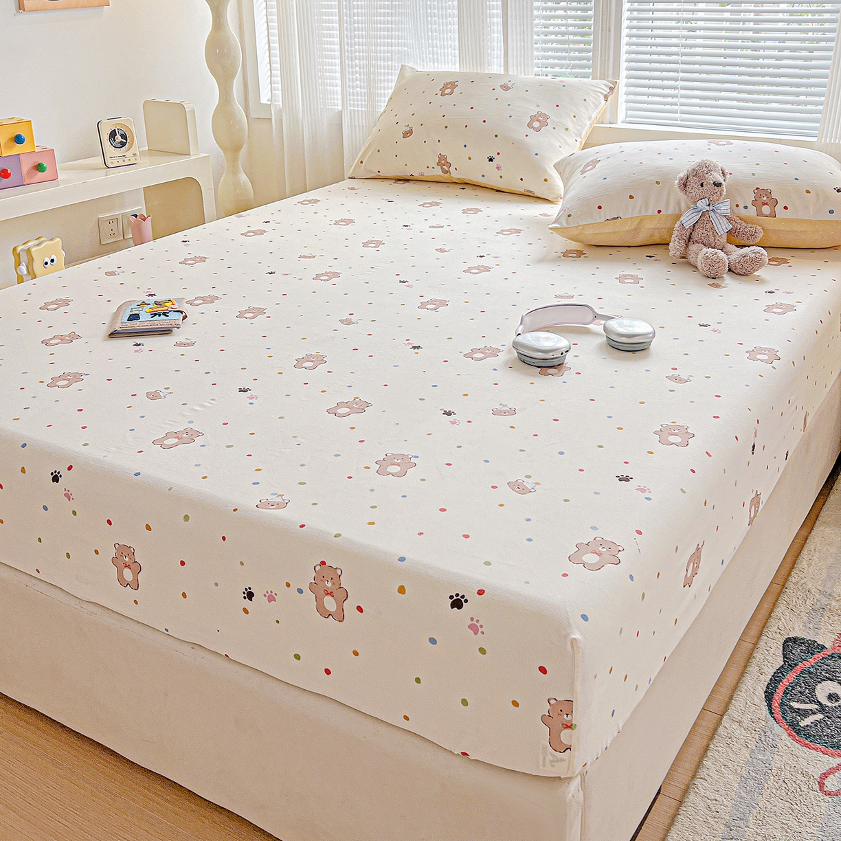 91家纺网 家纺一手货源 找家纺 格真 2025秋冬新款110克高克重提花加厚皱皱纱双层纱印花单床笠 可爱熊