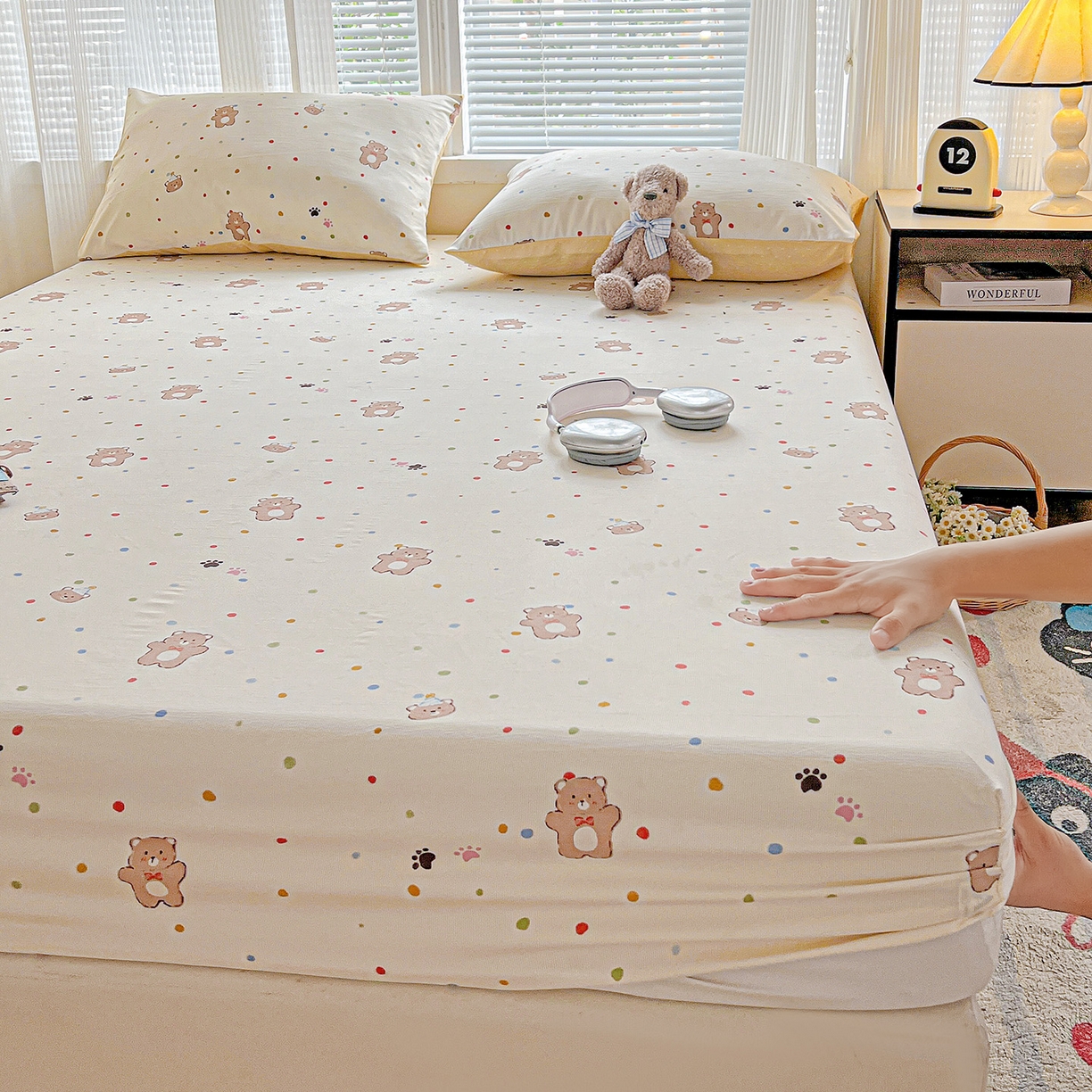 91家纺网 家纺一手货源 找家纺 格真 2025秋冬新款110克高克重提花加厚皱皱纱双层纱印花单床笠 可爱熊