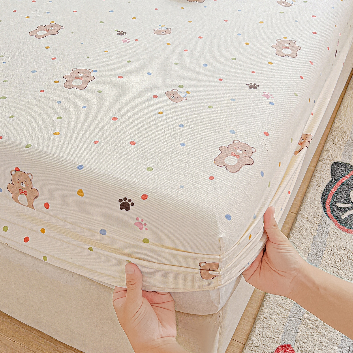 91家纺网 家纺一手货源 找家纺 格真 2025秋冬新款110克高克重提花加厚皱皱纱双层纱印花单床笠 可爱熊