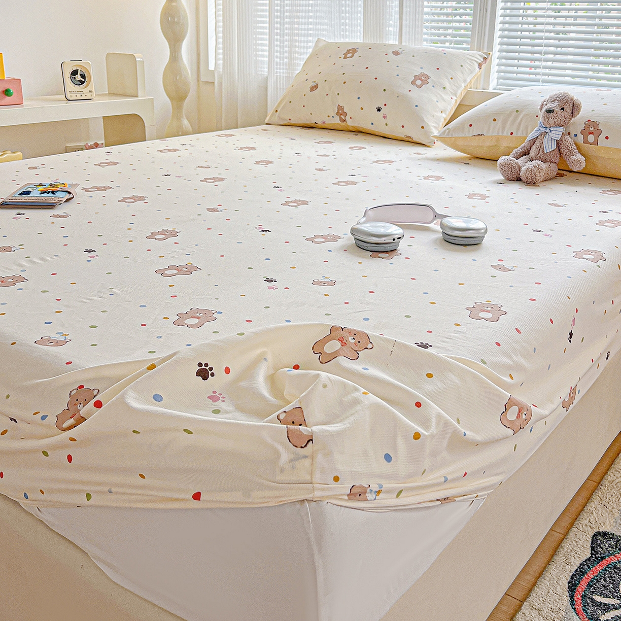 91家纺网 家纺一手货源 找家纺 格真 2025秋冬新款110克高克重提花加厚皱皱纱双层纱印花单床笠 可爱熊