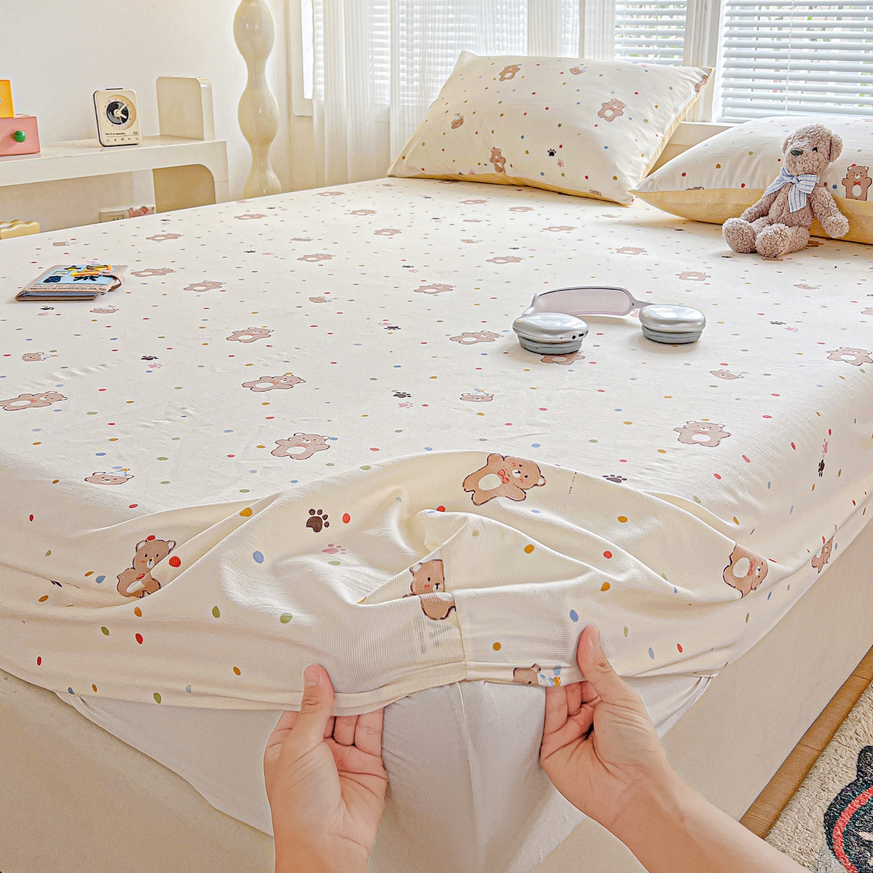 91家纺网 家纺一手货源 找家纺 格真 2025秋冬新款110克高克重提花加厚皱皱纱双层纱印花单床笠 可爱熊