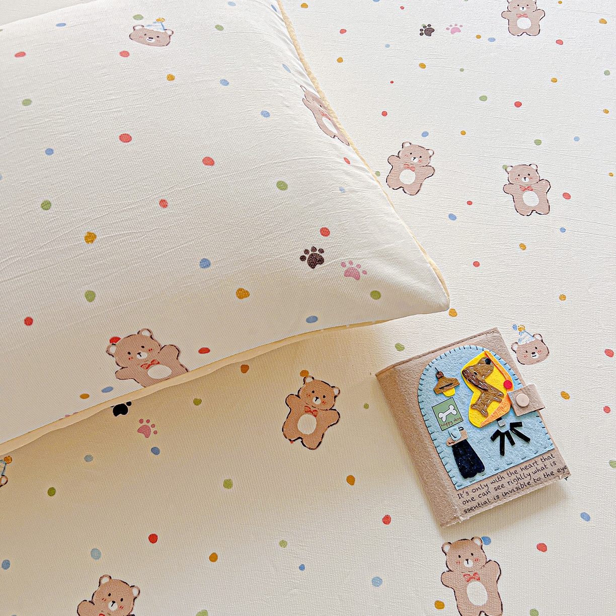 91家纺网 家纺一手货源 找家纺 格真 2025秋冬新款110克高克重提花加厚皱皱纱双层纱印花单床笠 可爱熊