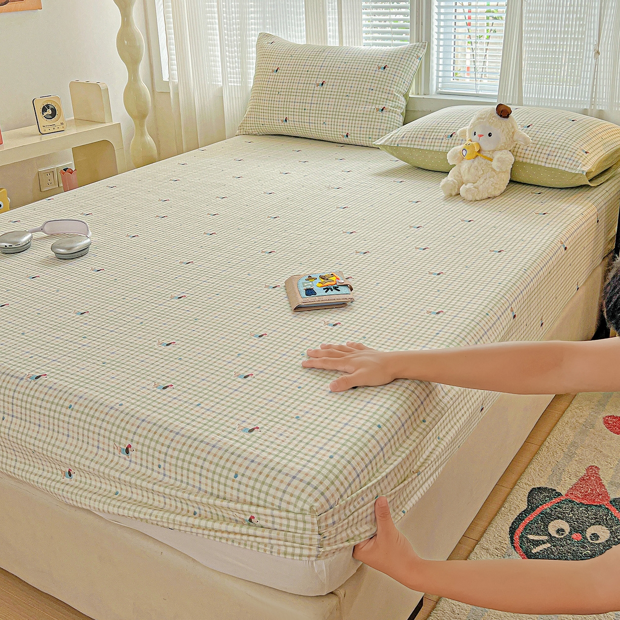 91家纺网 家纺一手货源 找家纺 格真 2025秋冬新款110克高克重提花加厚皱皱纱双层纱印花单床笠 腊肠狗-抹茶