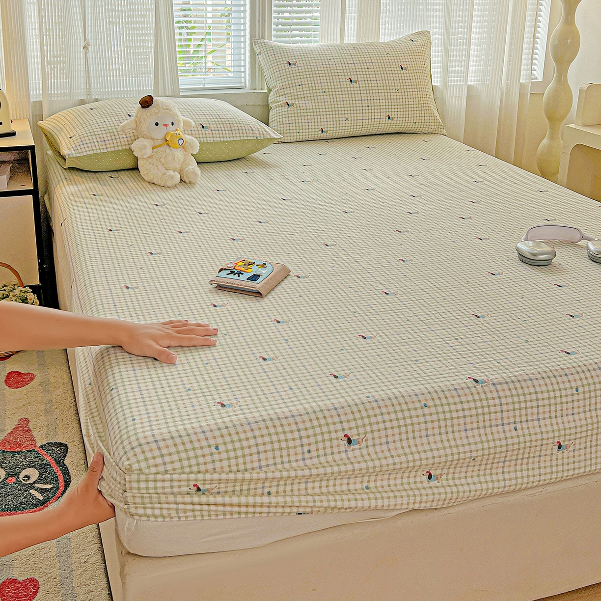 91家纺网 家纺一手货源 找家纺 格真 2025秋冬新款110克高克重提花加厚皱皱纱双层纱印花单床笠 腊肠狗-抹茶