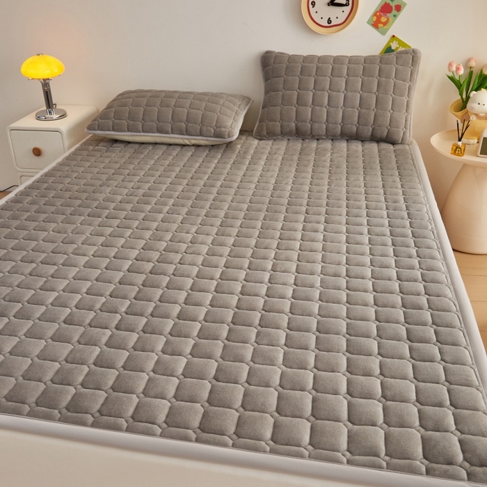 91家纺网 家纺一手货源 找家纺 奇丝雅 2025新款A类牛奶绒床褥床垫软垫家用学生宿舍上下铺寝室床护垫夹棉褥子-大床款套件 高级灰