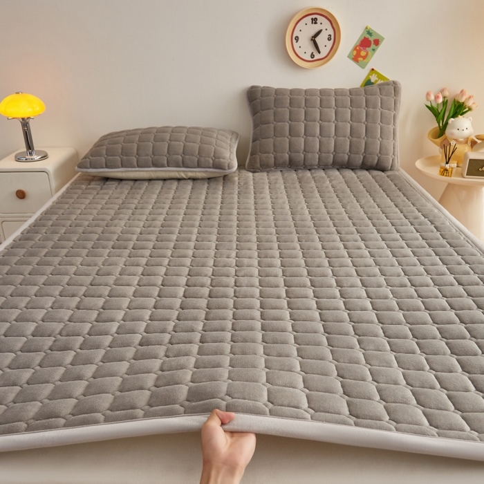 91家纺网 家纺一手货源 找家纺 奇丝雅 2025新款A类牛奶绒床褥床垫软垫家用学生宿舍上下铺寝室床护垫夹棉褥子-大床款套件 高级灰
