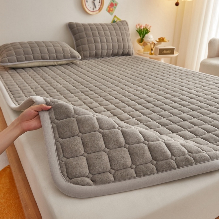 91家纺网 家纺一手货源 找家纺 奇丝雅 2025新款A类牛奶绒床褥床垫软垫家用学生宿舍上下铺寝室床护垫夹棉褥子-大床款套件 高级灰