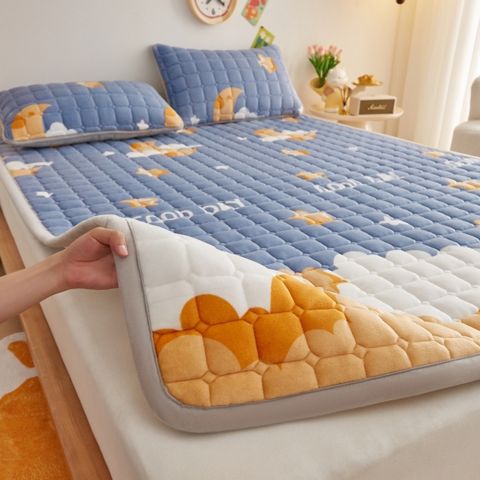 91家纺网 家纺一手货源 找家纺 奇丝雅 2025新款A类牛奶绒床褥床垫软垫家用学生宿舍上下铺寝室床护垫夹棉褥子-大床款套件 筑梦星空