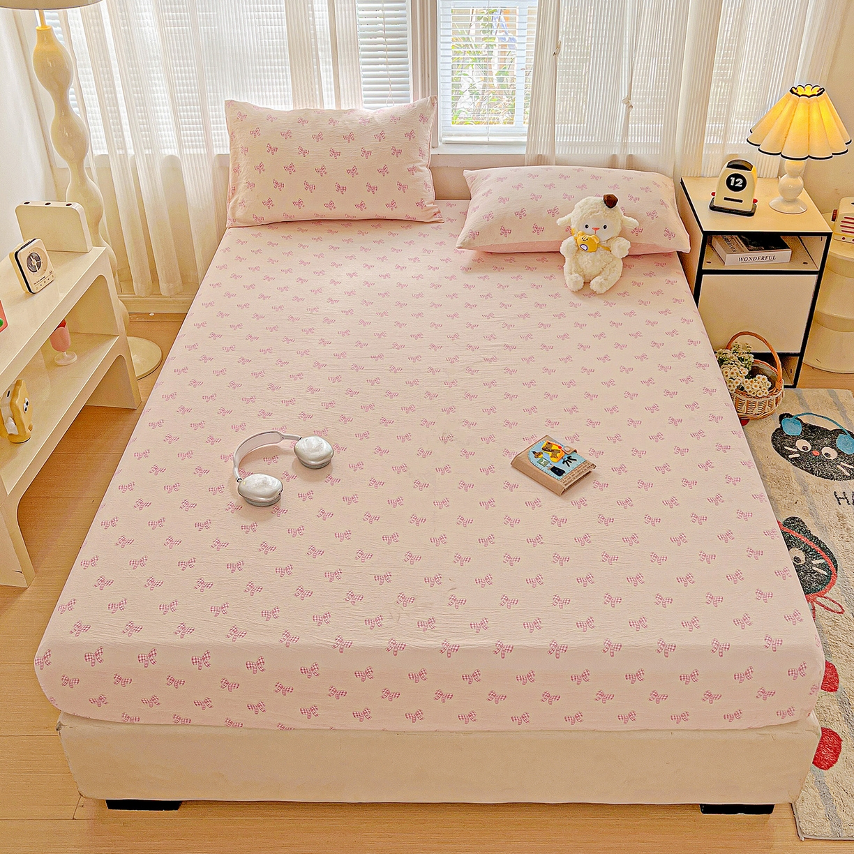 91家纺网 家纺一手货源 找家纺 格真 2025秋冬新款110克高克重提花加厚皱皱纱双层纱印花单床笠 少女季