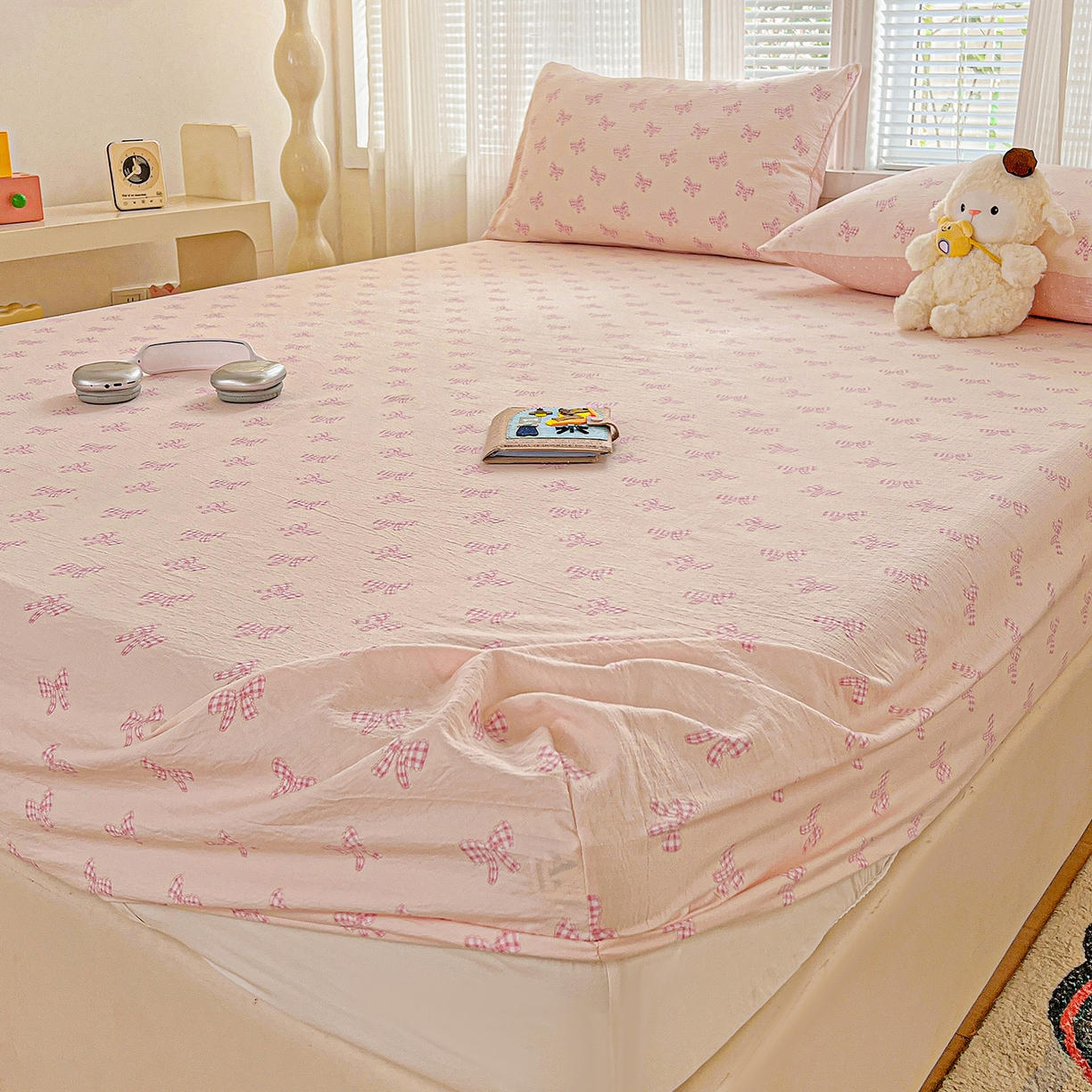 91家纺网 家纺一手货源 找家纺 格真 2025秋冬新款110克高克重提花加厚皱皱纱双层纱印花单床笠 少女季